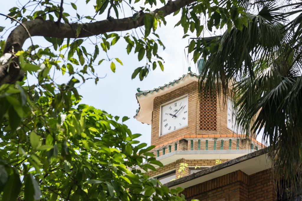 Evaporating fears; Learning Chinese at Sun Yat-sen