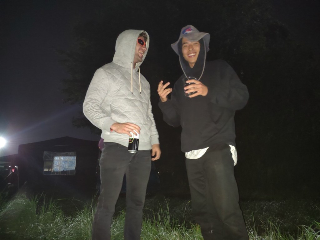 A person that is standing in the grass

Description automatically generated